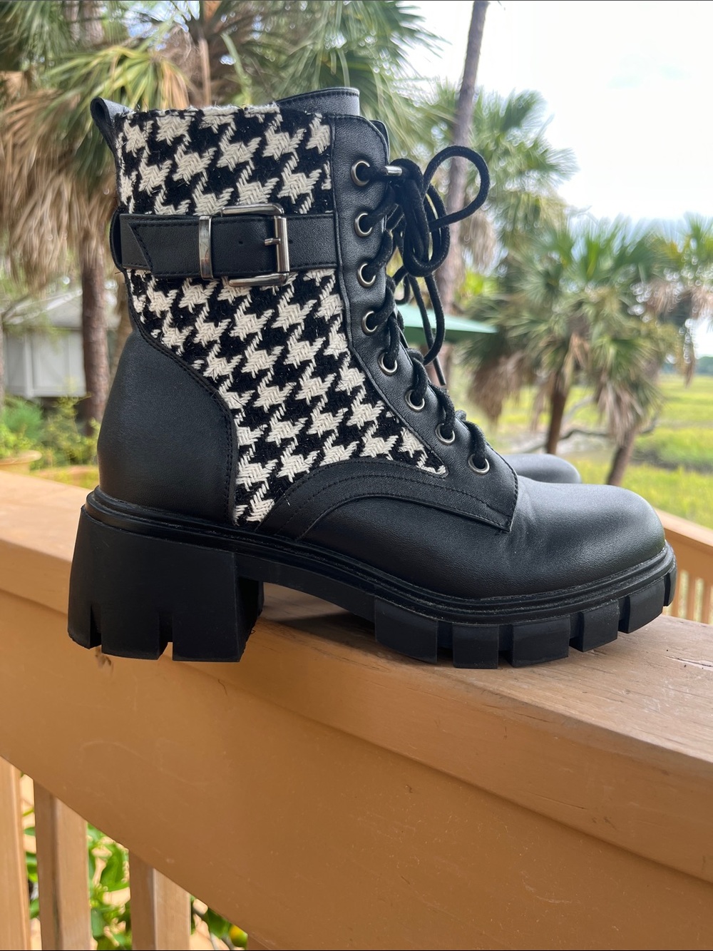 Houndstooth Ankle Lace-Up/ Combat boots, 8 Wms